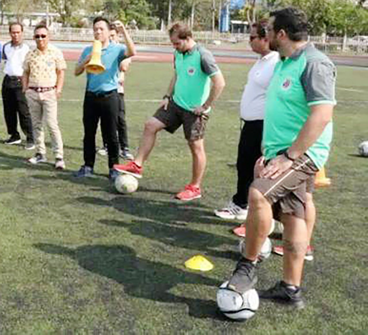 เชิญ ทีมงานสโมสรเบนฟิกา ประเทศโปรตุเกส มาฝึกอบรมผู้ฝึกสอนฟุตบอลไทย.