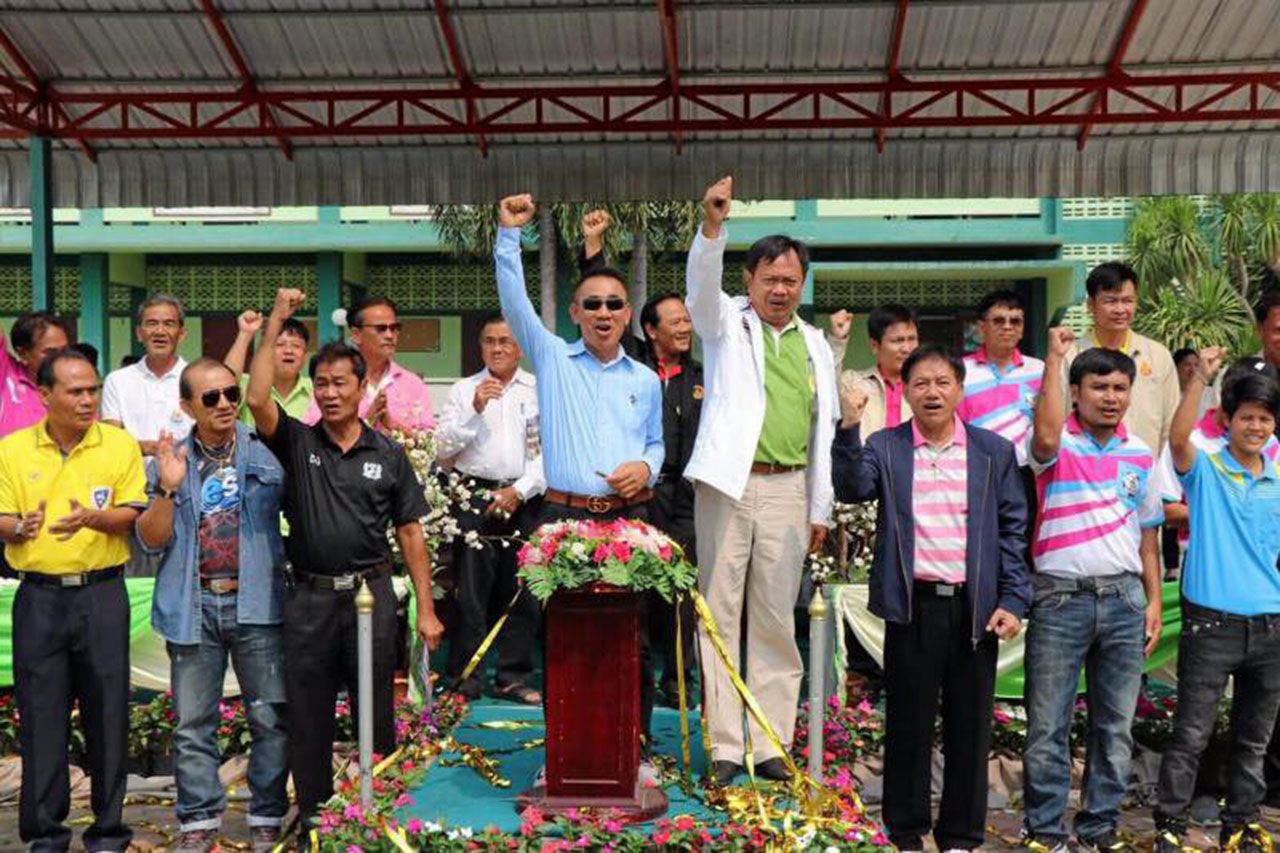 นายบุญชู จันทร์สุวรรณ นายก อบจ.สุพรรณบุรี เป็นประธานเปิดการแข่งขันฟุตบอล โครงการ “เยาวชน เงินล้าน อบจ.สุพรรณบุรี ลีกคัพ” ระดับมัธยมศึกษา มีโรงเรียนใน จ.สุพรรณบุรี และจังหวัดใกล้เคียงมาร่วมแข่งขัน.