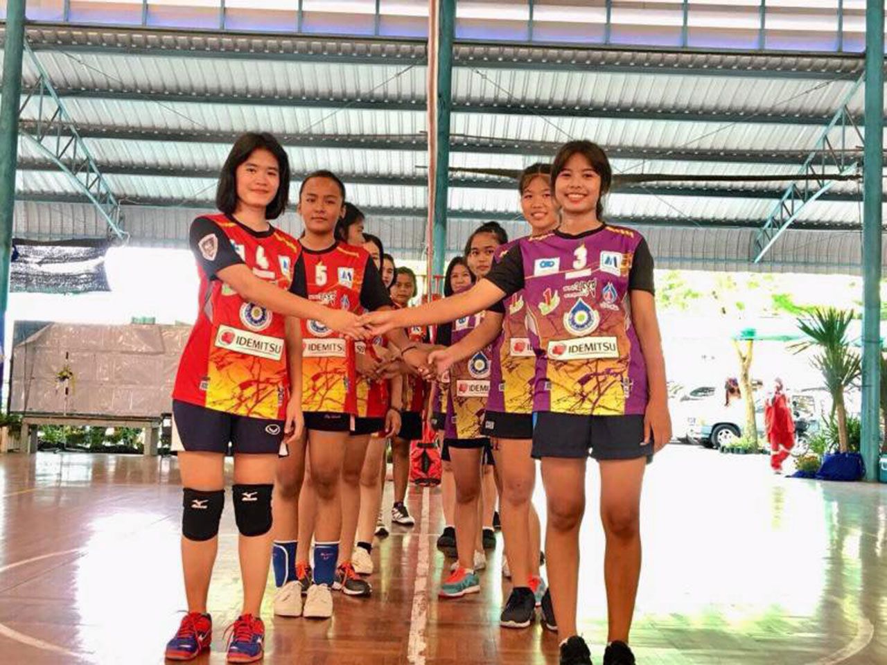 การแข่งขันวอลเลย์บอล “เยาวชนเงินล้าน อบจ.สุพรรณบุรี ลีกคัพ” ระดับมัธยมศึกษา ได้รับความนิยมจากนักเรียน สานต่อสู่กีฬาอาชีพในอนาคต.