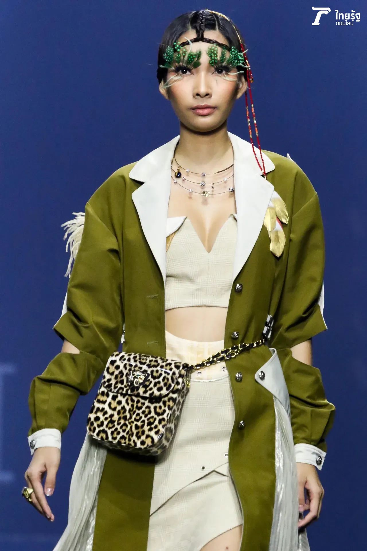 สะกดทุกสายตา แฟชั่นโชว์ SIRIVANNAVARI SS19 งดงาม นำเทรนด์