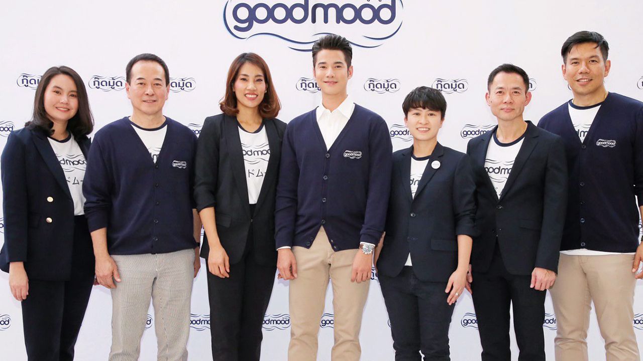 ใสได้รสชาติ บ.ซันโทรี่ เป๊ปซี่โค เบเวอเรจ (ประเทศไทย) นำโดย ศิเรมอร ศุภจรรยา เปิดตัวผลิตภัณฑ์ “กู๊ดมู้ด” เครื่องดื่มใส เซอร์ไพรส์ด้วยรสชาติครั้งแรกในเมืองไทย ในแคมเปญ “goodmood for good day อารมณ์ดี เพื่อวันดีๆ” มาริโอ้ เมาเร่อ แบรนด์แอมบาสเดอร์ ที่สยามพารากอน วันก่อน.