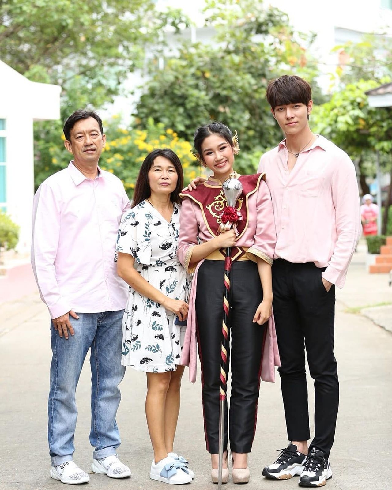 ก็อต อิทธิพัทธ์ และครอบครัว ขอบคุณภาพจากไอจี @gxxod