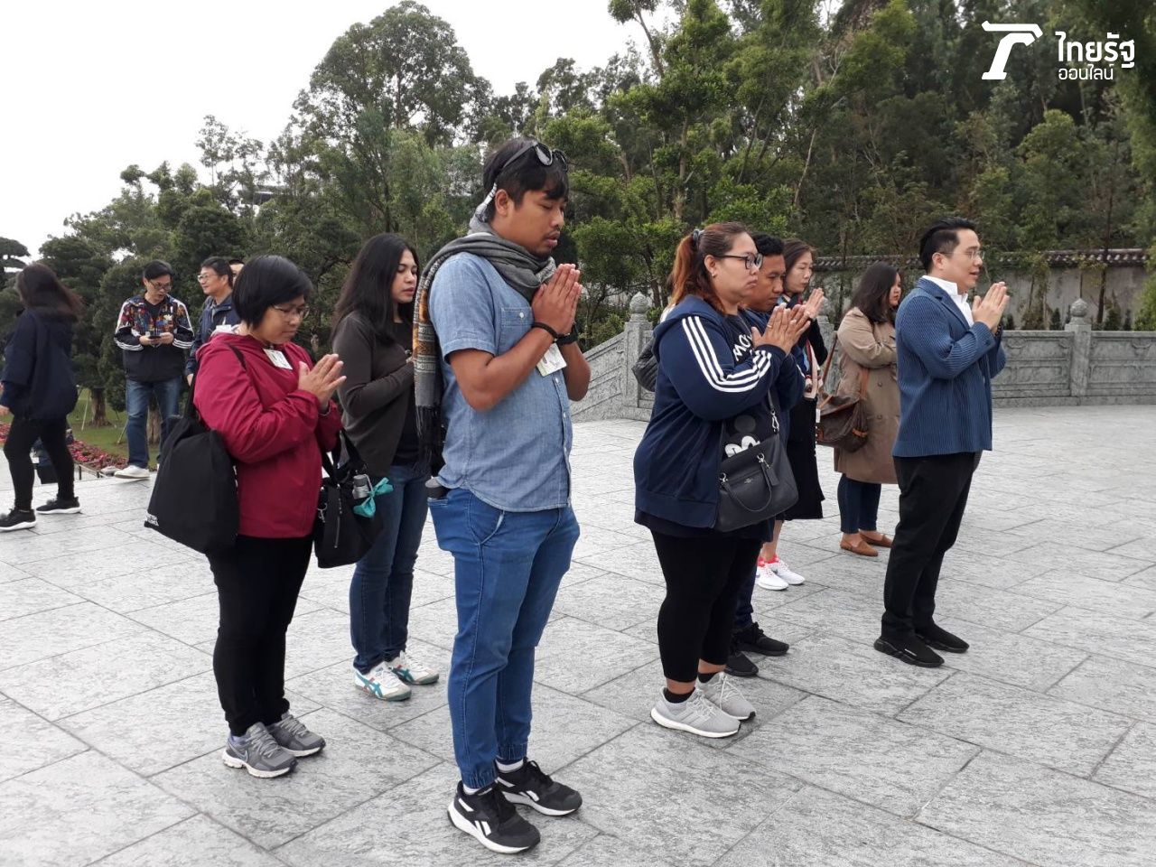 ไหว้องค์พระโพธิสัตว์กวนอิม ที่วัดซีซ้าน