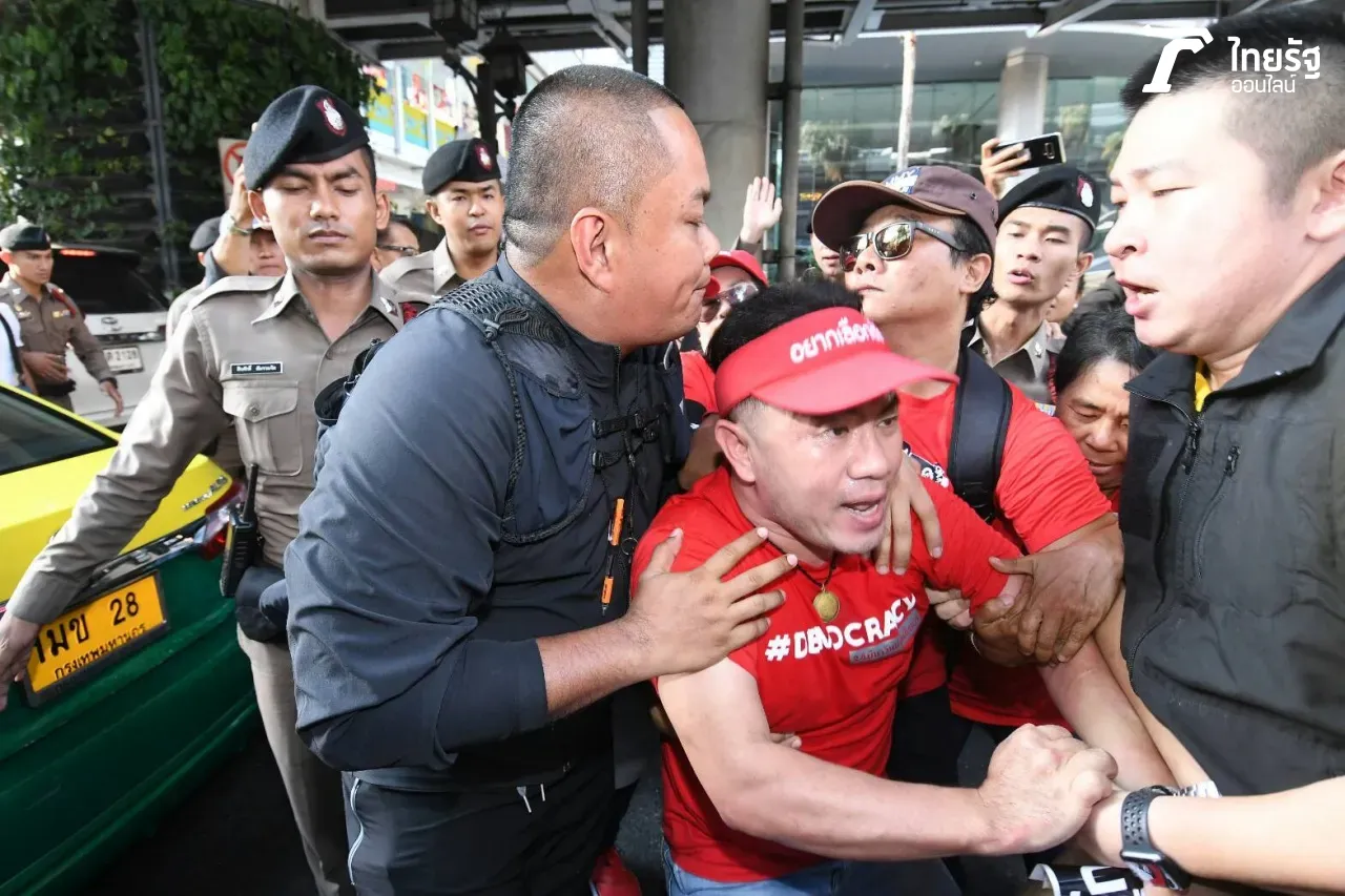 ไล่กกต.เดือด! ตร.หิ้วแดง เดินปิดถนนราชประสงค์-อนุสาวรีย์ชัยฯ 