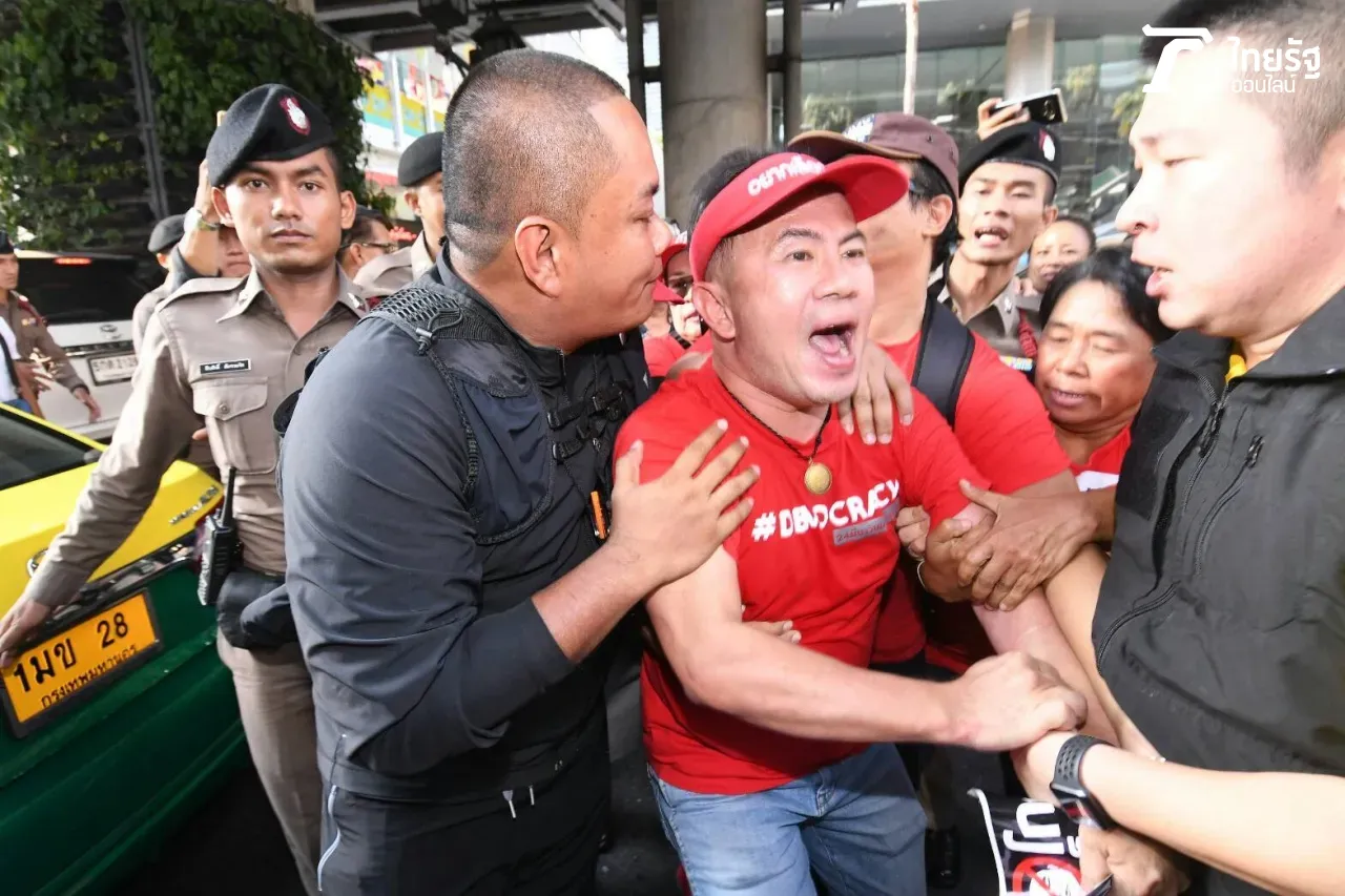 ไล่กกต.เดือด! ตร.หิ้วแดง เดินปิดถนนราชประสงค์-อนุสาวรีย์ชัยฯ 