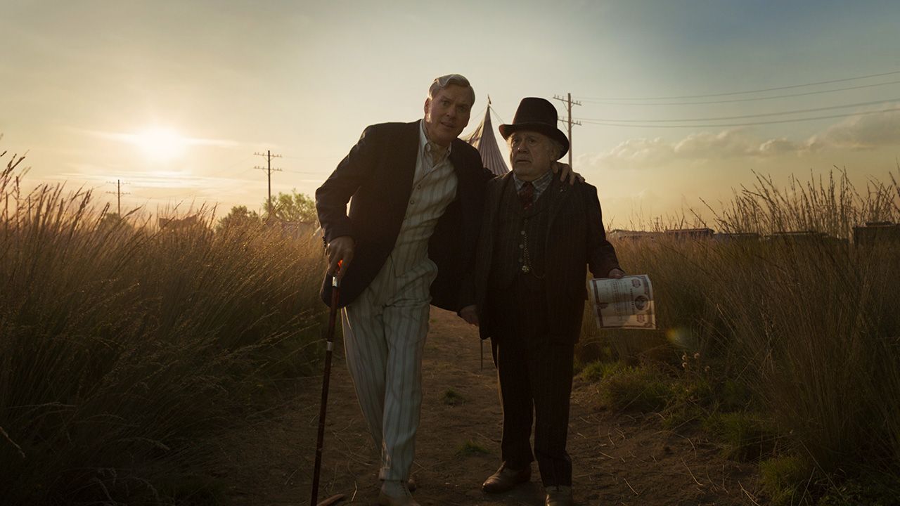 (ขวา) เจ้าของคณะละครสัตว์ที่ดัมโบ้ถือกำเนิด กับ (ซ้าย) 