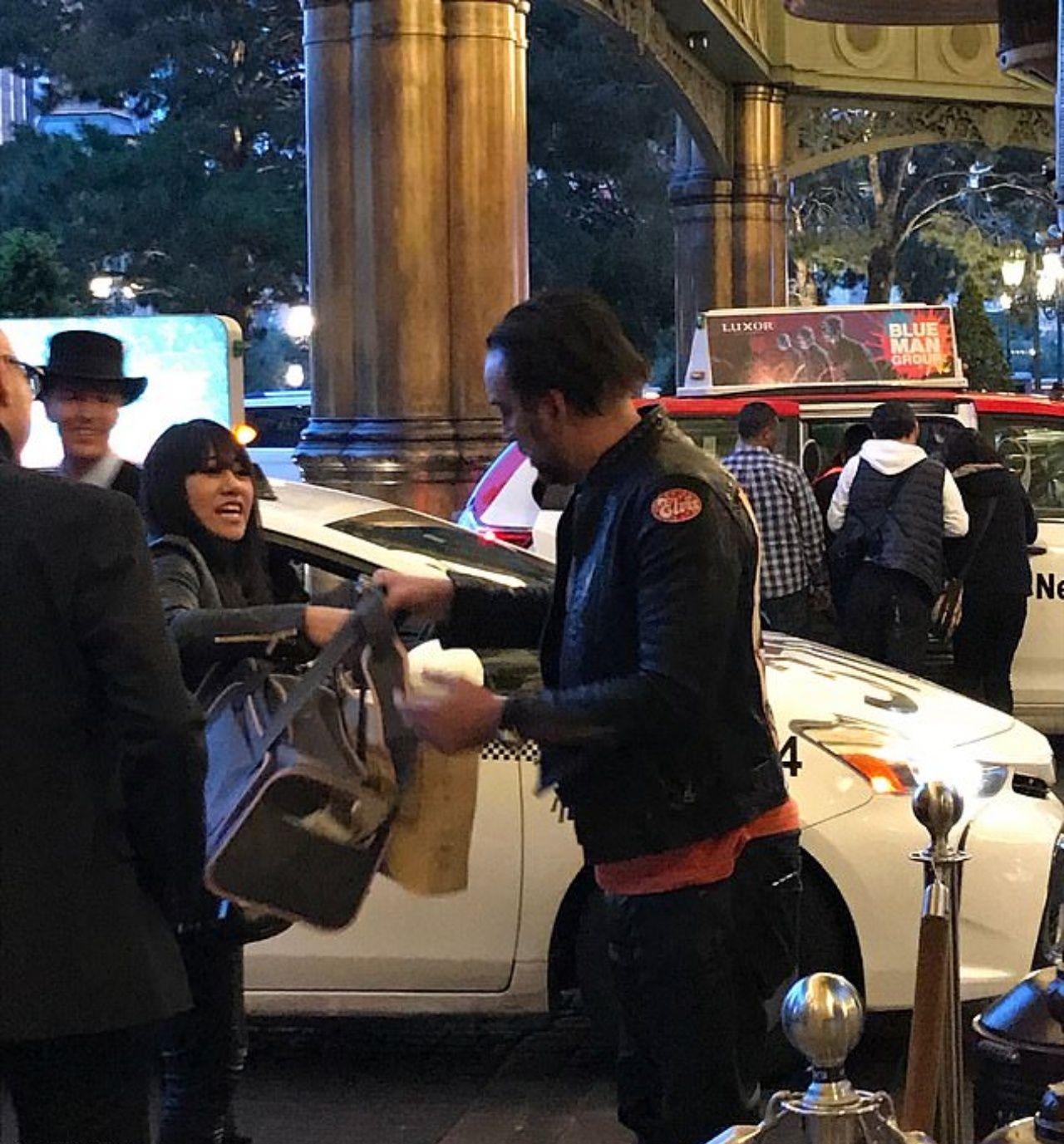 เคจกับแฟนสาวทะเลาะกันหน้ากาสิโน ในลาสเวกัส