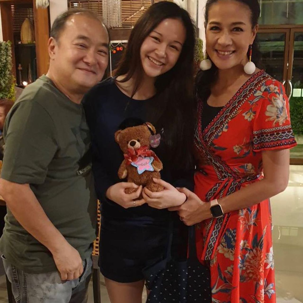 กบ ปภัสรา กับน้องเหนือ ดิสรยา และเอ๋ พรเทพ ขอบคุณภาพจากไอจี @papassara_2512