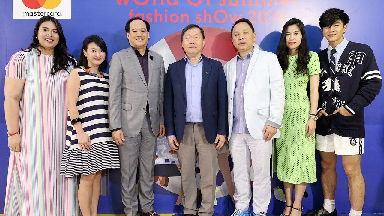 ชมแฟชั่น สุทธิภัค จิราธิวัฒน์ จัดงานแฟชั่นโชว์ centralworld world of summer fashion show 2019 คอลเลกชันสปริง/ซัมเมอร์ 2019 จากแบรนด์ดังระดับโลก โดยมี ปกรณ์ พรรธนะแพทย์, ดร.ณัฐกิตติ์ ตั้งพูลสินธนา และ ไอลีน ชูว มาร่วมงานด้วย ที่เซ็นทรัลเวิลด์ วันก่อน.