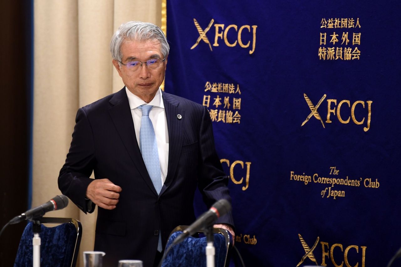 นายจุนอิชิโร ฮิโรนากะ ทนายความของนายคาร์ลอส กอส์น แถลงข่าวและนำคลิปวีดิโอมาเปิดให้ผู้สื่อข่าวได้ฟังเมื่อ 9 เม.ย.62