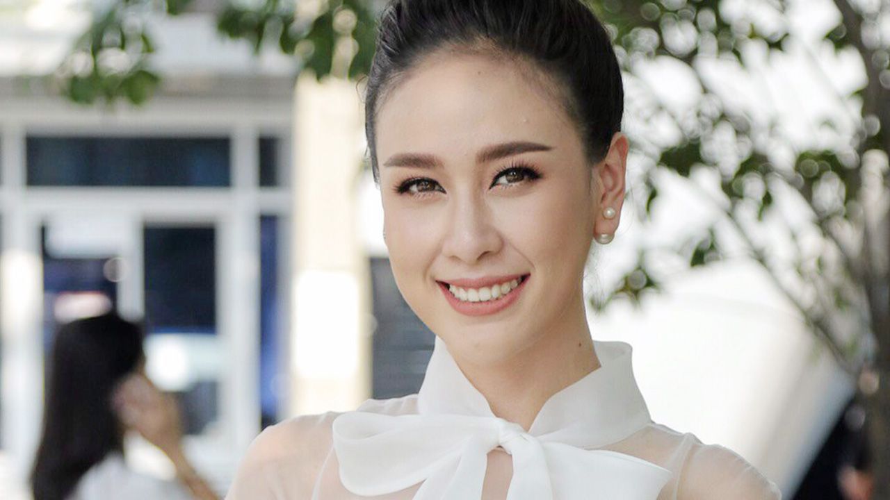 หวิดหน้าแหก หัวแตกซะแล้ว!! ฝ้าย-เวฬุรีย์ วิ่งหนีในฉาก ละคร “เพรงลับแล” ช่อง 8 เกิดล้มผิดจุดมาร์ก หน้าเกือบกระแทก แง่งหิน โชคดีทีมงานคว้าทัน...วาน หนุ่มคริส เรียกขวัญด่วนๆจ้า.