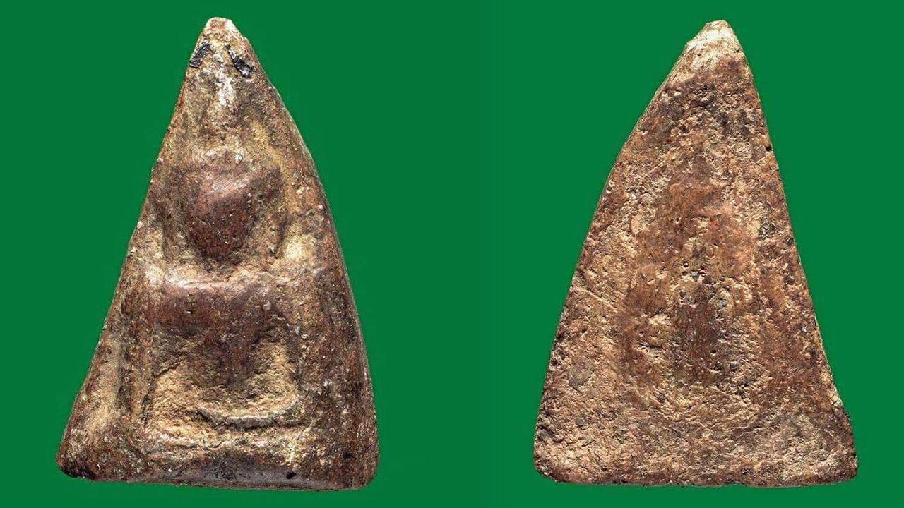 พระนางพญา พิมพ์สังฆาฏิ กรุวัดนางพญา พิษณุโลก ของเกล้า วังวิเศษ.