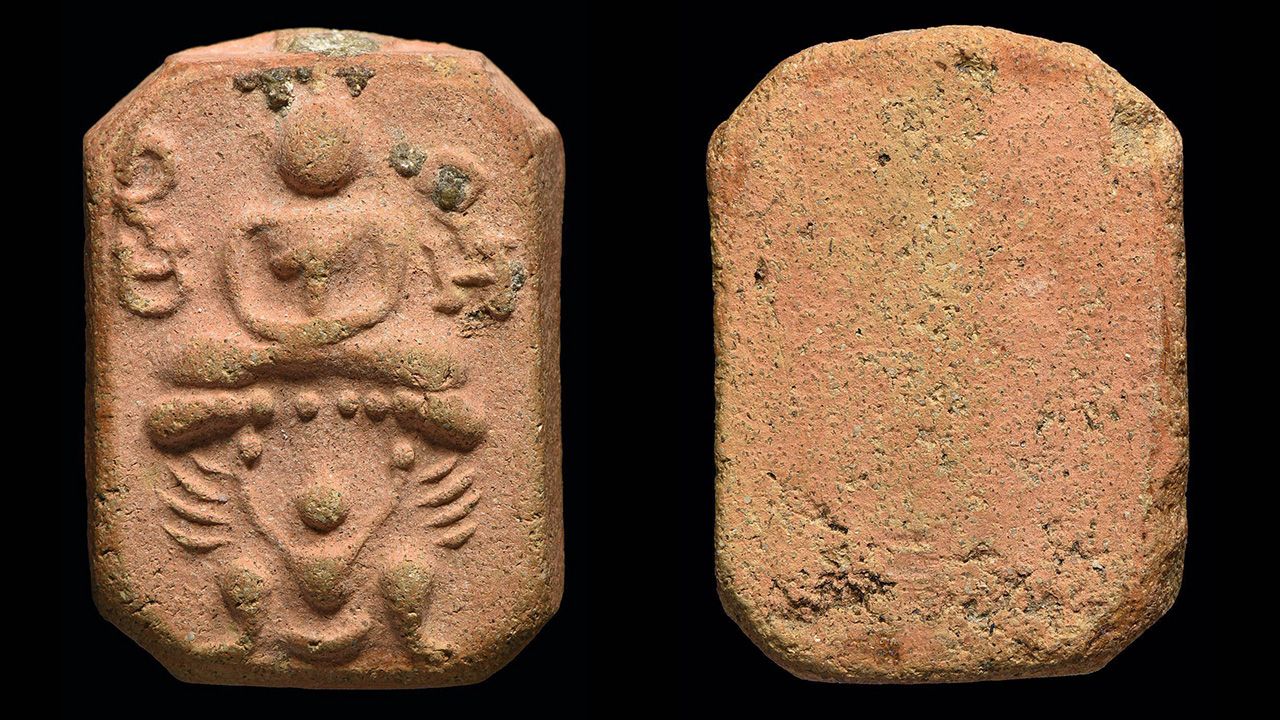 พระพิมพ์ครุฑผีเสื้อหลวงพ่อปาน วัดบางนมโค อยุธยา ของวชิรพงษ์ วีรารักษ์.