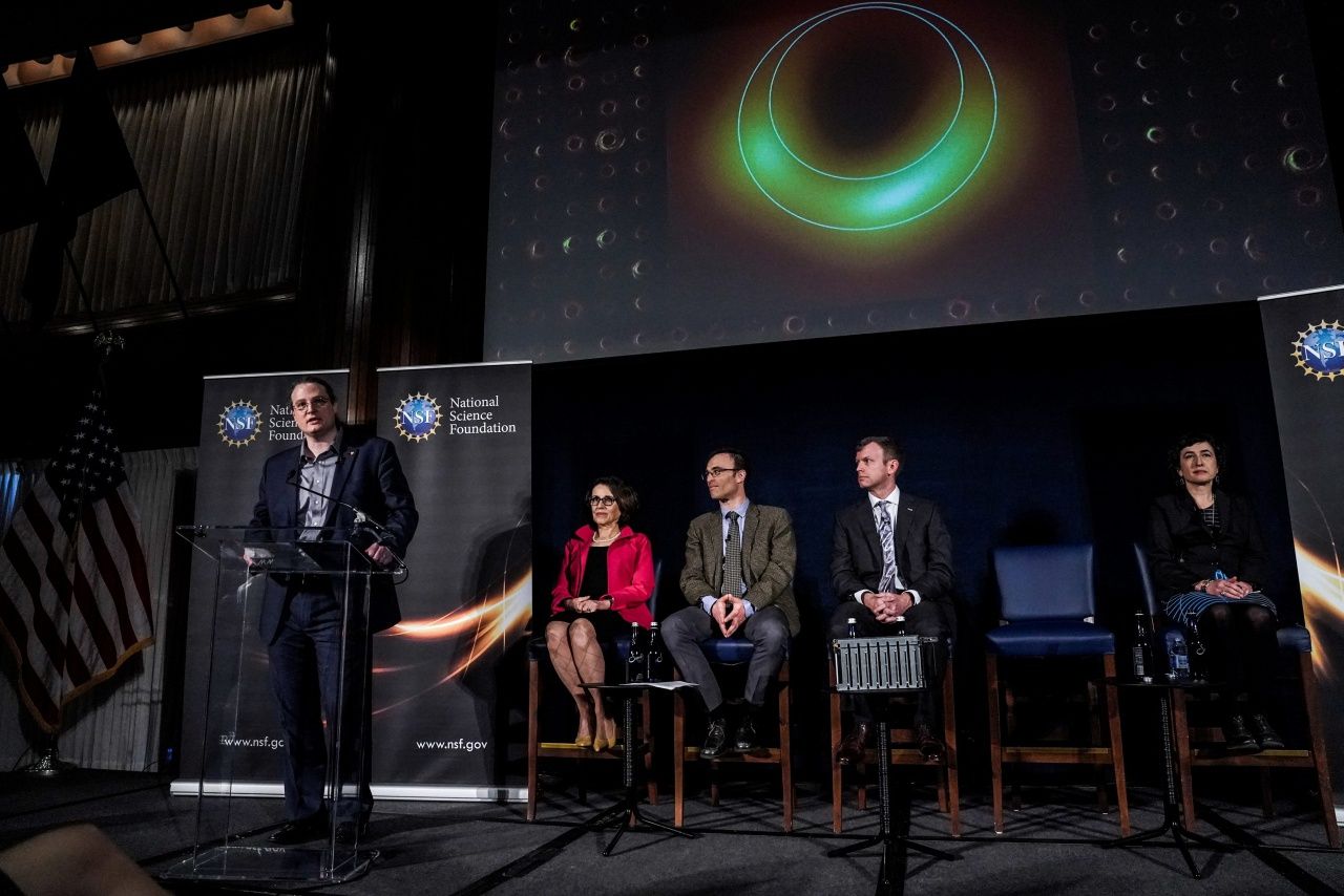 นักวิทย์และนักวิจัยแถลงข่าวเผยแพร่ภาพถ่ายหลุมดำครั้งแรกในโลก เมื่อ 10เมษายน 62