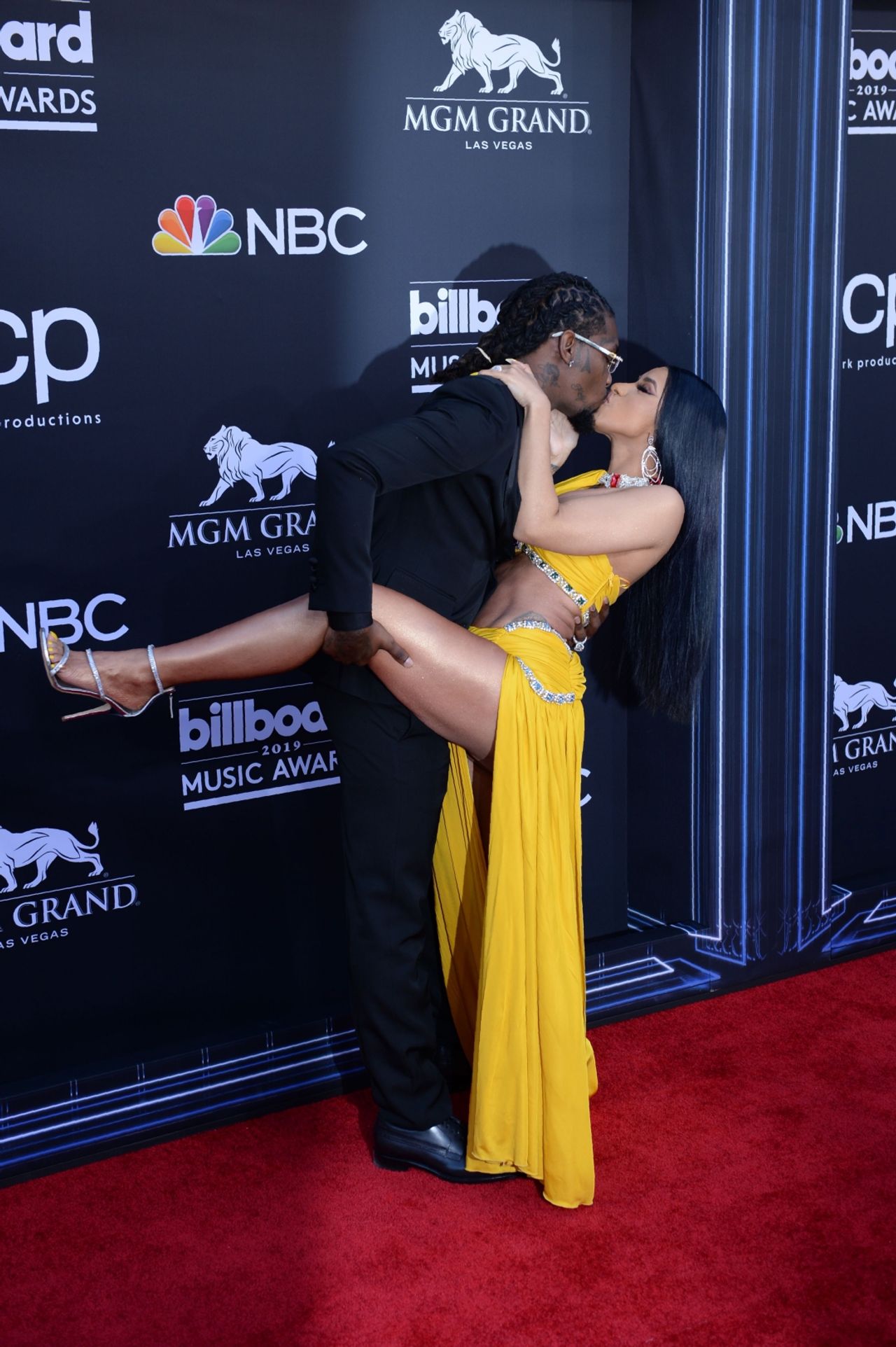 จ้าาาาา รู้แล้วว่ารักกันมากมายมหาศาล 