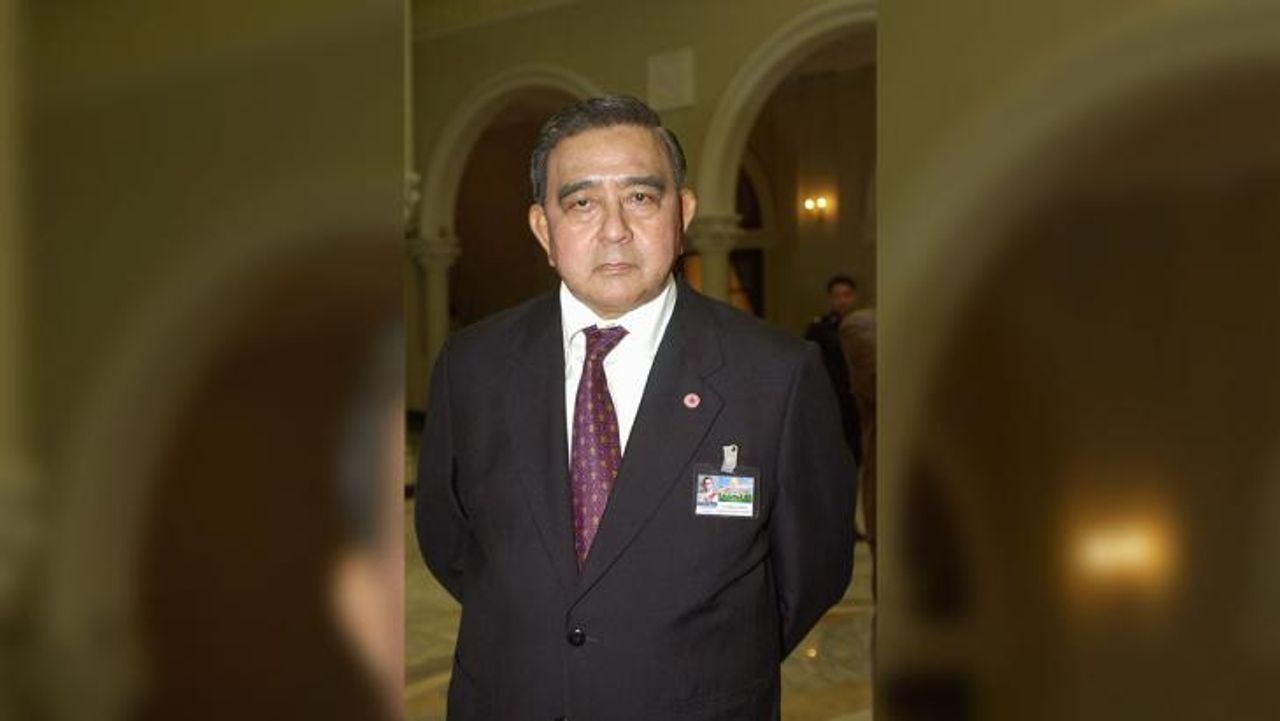 ดร.สมิทธ ธรรมสโรช ประธานมูลนิธิเตือนภัยพิบัติแห่งชาติ