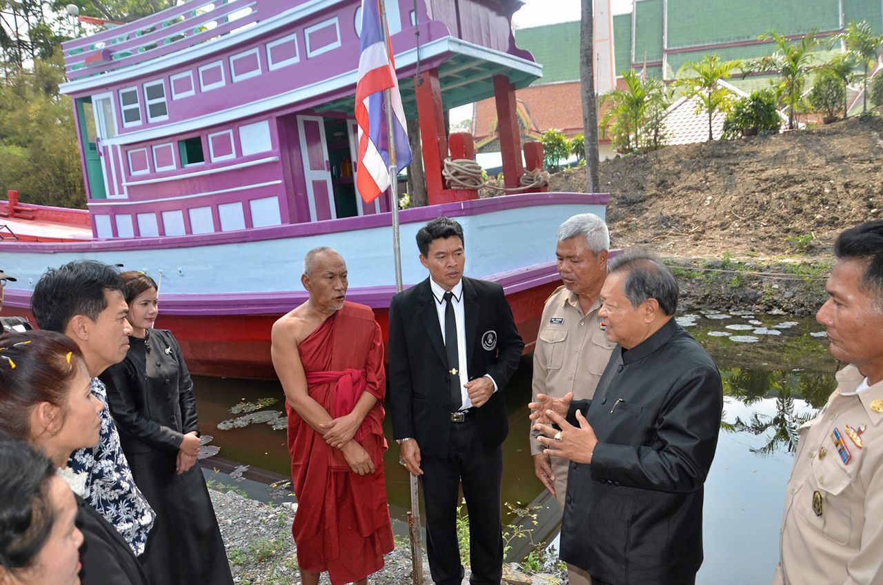 “หลวงพ่อแป๊ะ” คุยกันลูกศิษย์ใกล้ชิด วางแผนพัฒนาวัดและสวนสุขภาพให้เป็นสถานที่ท่องเที่ยวตามธรรมชาติ รวมทั้งเป็นแหล่งความรู้.