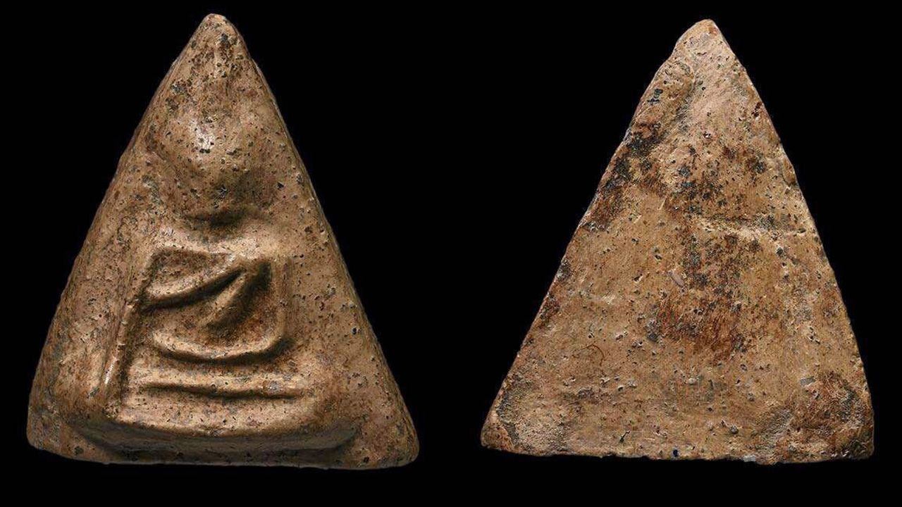 พระนางพญา พิมพ์ไม่มีหู กรุโรงทอ วัดโพธิ์ พิษณุโลก ของรัณ ศรัณยักษ์.