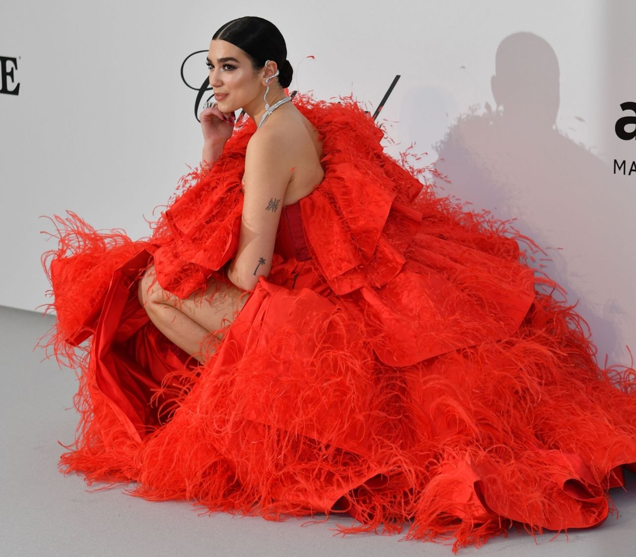 แดงแรงของแท้ ยกให้เลย ดัว ลิปา นักร้องสุดฮอต 