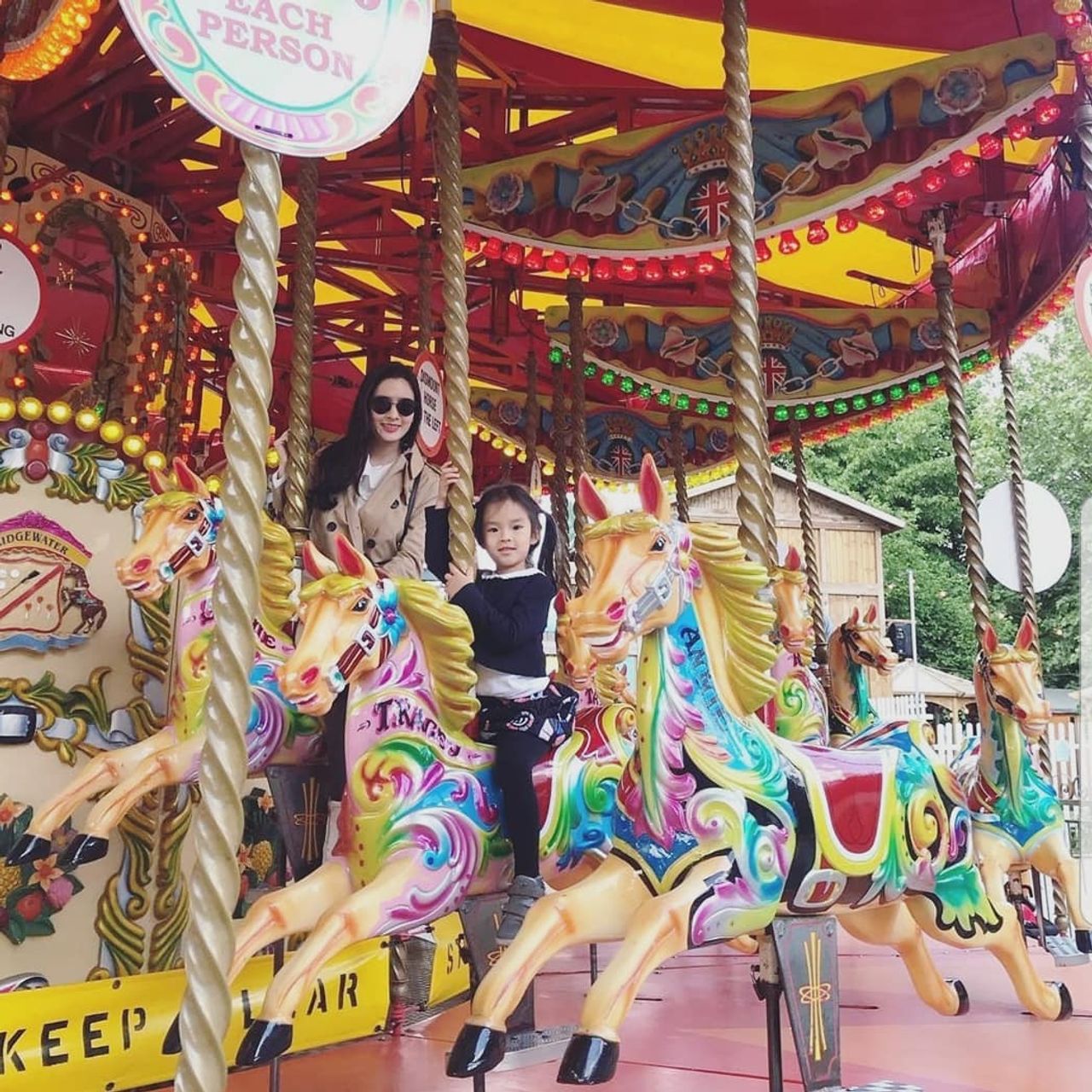 แอฟ-น้องปีใหม่ ขอบคุณภาพจากไอจี @aff_taksaorn