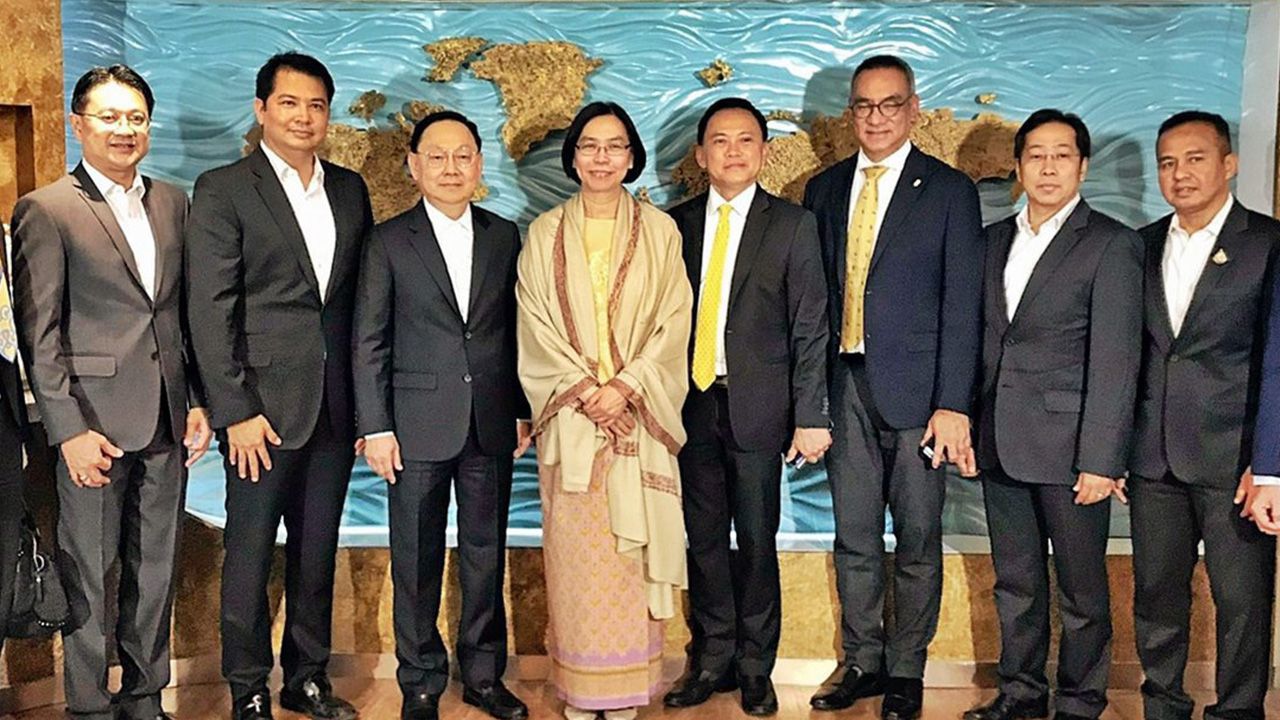 ซีพีเอฟอินเดีย ชุติมา บุณยประภัศร รมช.พาณิชย์ และ นิธิรุจน์ โผนประเสริฐ กงสุลใหญ่ เมืองเจนไน เข้าเยี่ยมชมกิจการบริษัทซีพีเอฟ อินเดีย เพื่อหาโอกาสการลงทุนของภาคเอกชนไทย โดยมี จักรกฤษณ์ วีระนาคินทร์ และ ศิริพงษ์ ณ พงศา ให้การต้อนรับ ที่เมืองเจนไน ประเทศอินเดีย วันก่อน.