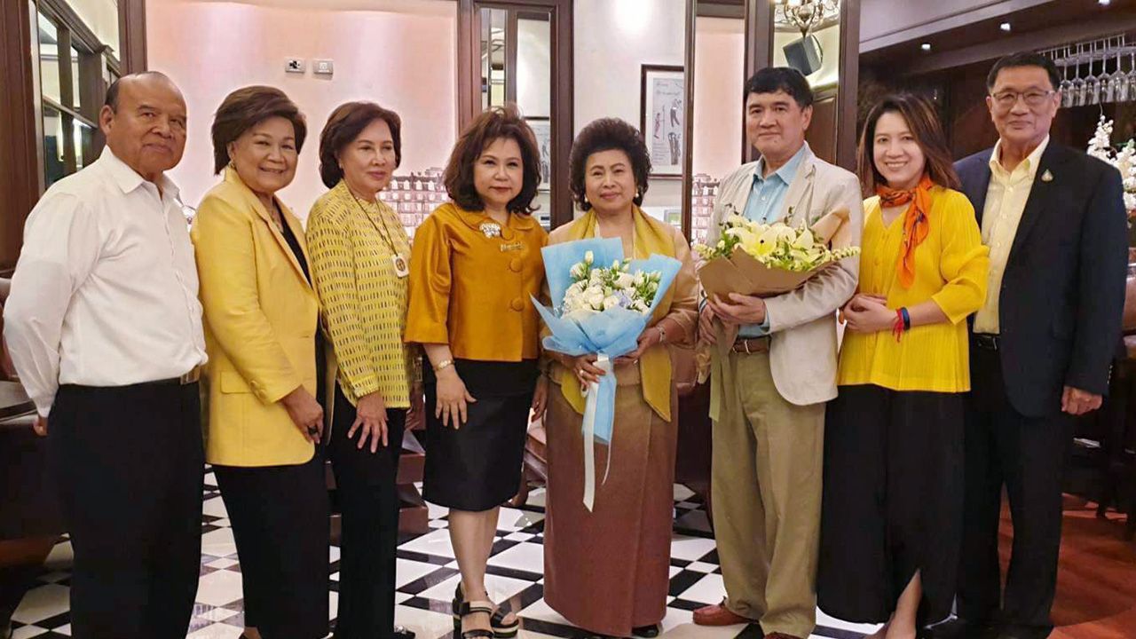 ปลื้มด้วย - ดร.นุชนาถ วสุรัตน์ จัดงานเลี้ยงแสดงความยินดีแก่ ดร.ฉวีรัตน์ เกษตรสุนทร สมาชิกวุฒิสภา พร้อมฉลองวันเกิดให้ พล.อ.นพ.ประสงค์ ล้อมทอง โดยมี พล.อ.อ.วีรวิท คงศักดิ์, พล.ต.อ. สุนทร ซ้ายขวัญ, พรทิวา นาคาสัย และ วัลย์ณี แสงศิริ มาร่วมงานด้วย ที่โพธาลัย วันก่อน.