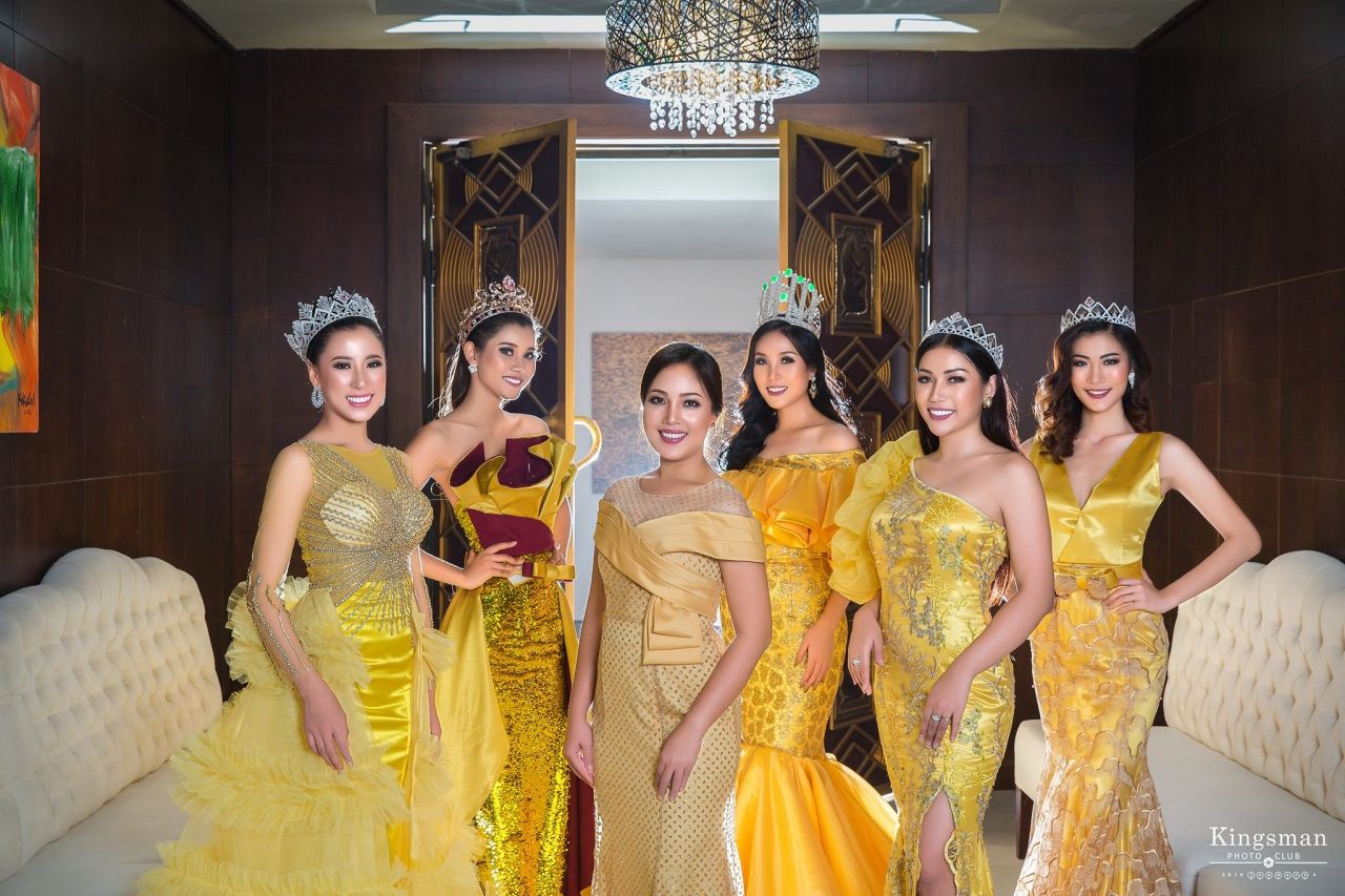 (คนกลาง) คุณโซ ยู ไว ผู้อำนวยการกองประกวด มิสยูนิเวิร์สพม่า Miss Universe Myanmar 2019