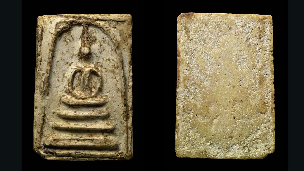 พระสมเด็จบางขุนพรหม พิมพ์สังฆาฏิ ไม่มีหู วัดใหม่อมตรส ของ บ.คุ้มเมืองเหนือ.