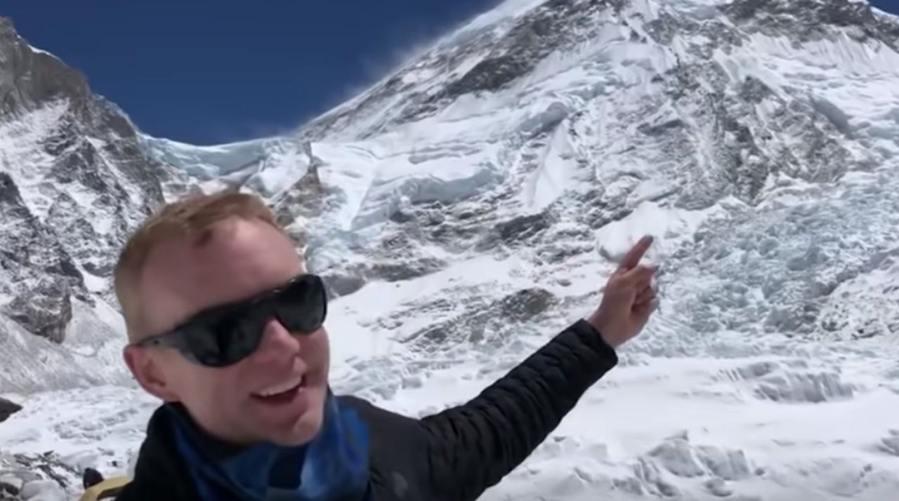 นายโรบิน เฮย์เนส ฟิชเชอร์ นักปีนเขาชาวอังกฤษ 