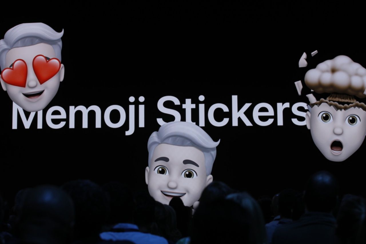 มี Memoji Sticker สามารถใช้งานร่วมกับแอพ Messages หรือ WeChat และอื่นๆ ได้
