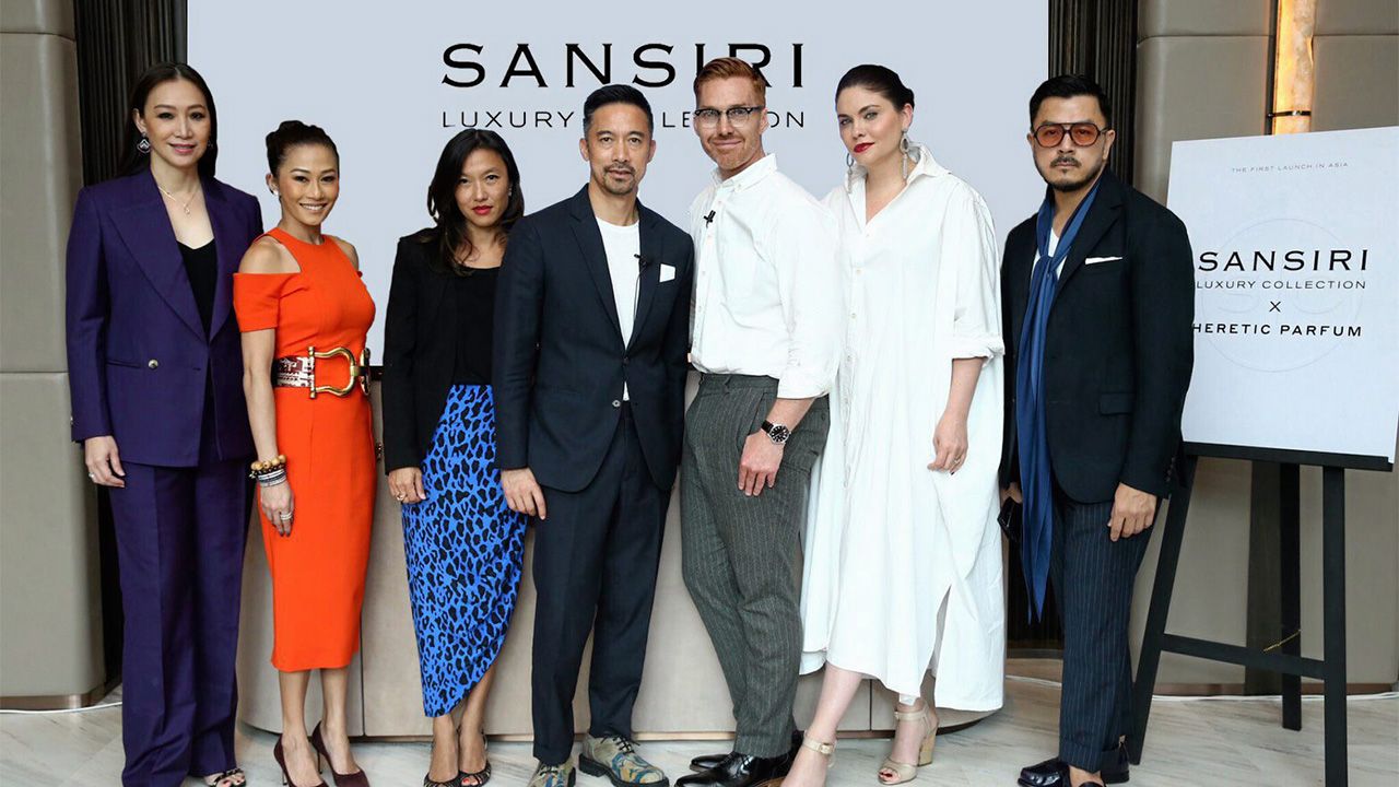 เจ๋งมาก อู้ พหลโยธิน และ ดักลาส ลิทเทิล จัดงาน Sansiri Luxury Collection × Heretic Parfum เพื่อแนะนำคอลเลกชันน้ำหอมสำหรับแสนสิริ โดยมี ณพาภรณ์ โพธิรัตนังกูร, จิตติมา วรรธนะสิน และ พลพัฒน์ อัศวะประภา มาร่วมงานด้วย ที่ The Monument ทองหล่อ วันก่อน.