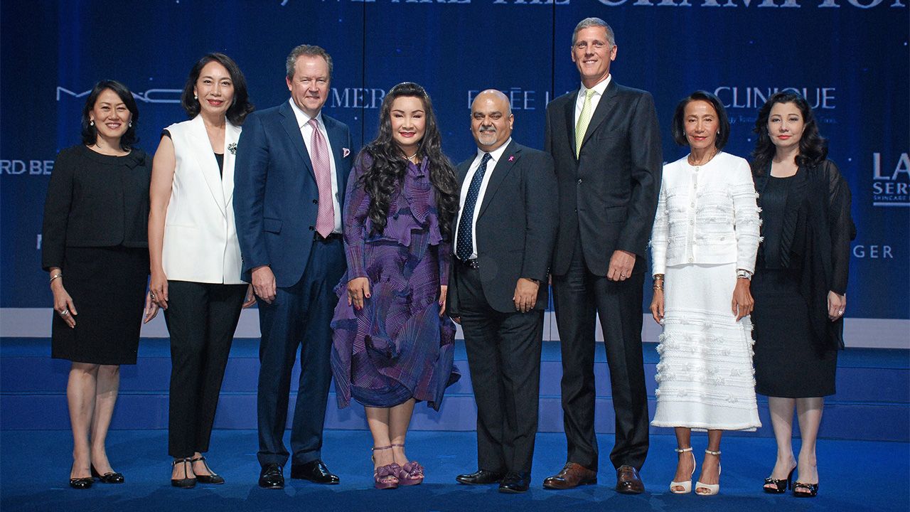 ถึงเวลา อัมพรพิมพ์ วัชราภัย จัดงานโอกาสอำลาตำแหน่ง กก.ผจก.ใหญ่ บริษัท เอลก้า อันยาวนานถึง 28 ปี โดยมี ศุภลักษณ์ อัมพุช, สิริเกศ จิรกิติ, ชฎาทิพ จูตระกูล, บุษบา จิราธิวัฒน์, มร.มาร์ค ลูมิส และ วิคัส ทันดอน มาร่วมงานด้วย ที่ รร.เซ็นทารา แกรนด์ เซ็นทรัลเวิลด์ วันก่อน.