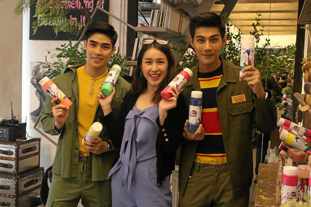 สีพร้อมคนพร้อม(เลอะ)