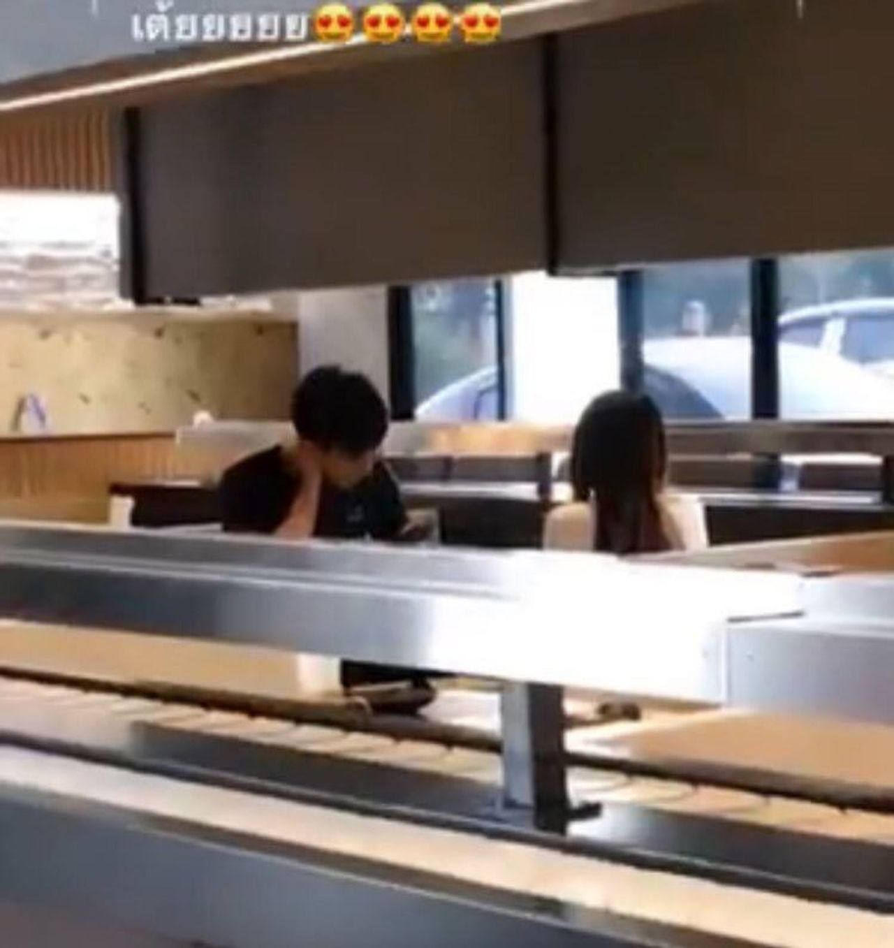 ภาพปาปาราซซี่เต้ยควงสาวทานข้าว ขอบคุณภาพจากอินเทอร์เน็ต