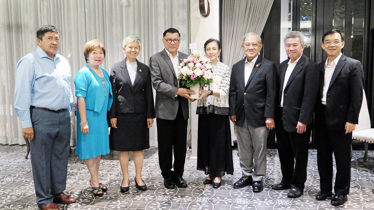 ดีใจด้วย ไพศาล พิสุทธิ์วัชระกุล ประธานรุ่น วพน.8 จัดงานเลี้ยงแสดงความยินดีให้แก่ พล.อ.เลิศรัตน์ รัตนวานิช และ วิบูลย์รักษ์ ร่วมรักษ์ สมาชิกวุฒิสภา โดยมี พล.ร.อ.พลเดช เจริญพูล, อรนุช อภิศักดิ์ศิริกุล และ ศรีวรรณา เจียรวัฒน์ชัย มาร่วมงานด้วย ที่ รร.หัวช้าง เฮอริเทจ วันก่อน.