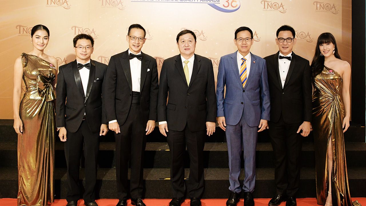 ปลื้มคนขายเก่ง ประสงค์ พูนธเนศ, ดร.สุทธิพล ทวีชัยการ และ สาระ ล่ำซำ มาร่วมแสดงความยินดีแก่คณะตัวแทนประกันชีวิตคุณภาพของเมืองไทยประกันชีวิต ในโอกาสเข้ารับรางวัล ตัวแทนคุณภาพดีเด่นแห่งชาติ ครั้งที่ 36 จัดโดยสมาคมประกันชีวิตไทย ที่อิมแพ็ค เมืองทองธานี วันก่อน.