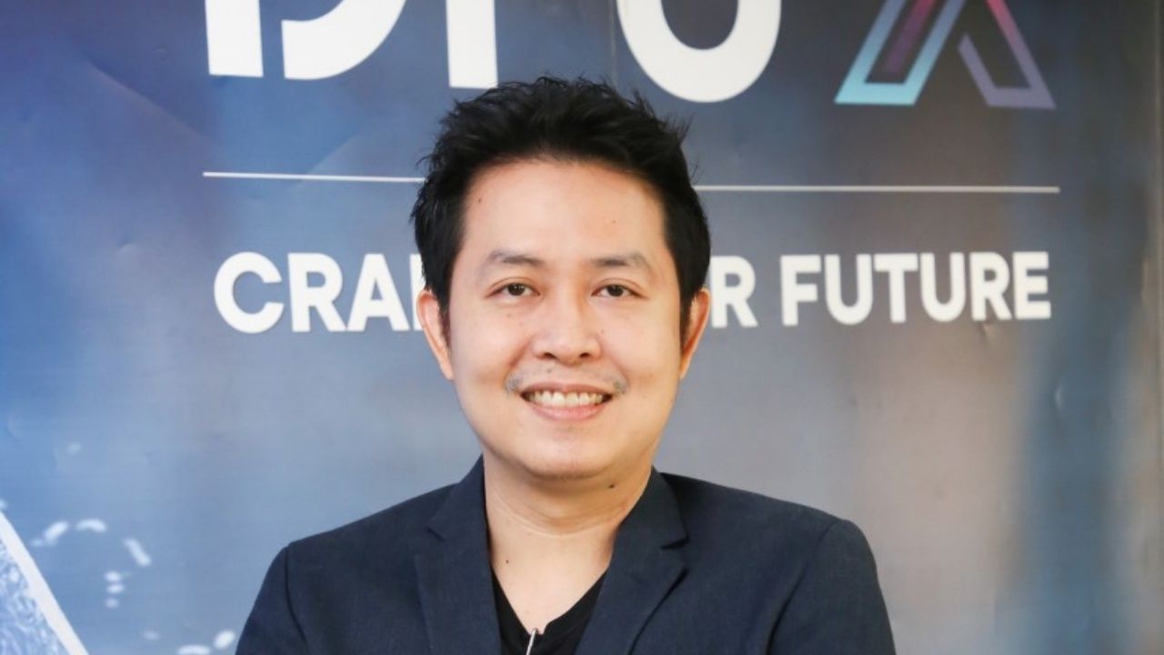 นายสถาพน พัฒนะคูหา CEO & Founder, SmartContract และ BlockM.D.และรองนายกสมาคมฟินเทคแห่งประเทศไทย หนึ่งในในผู้เชี่ยวชาญแถวหน้าของเมืองไทยด้านบล็อกเชน