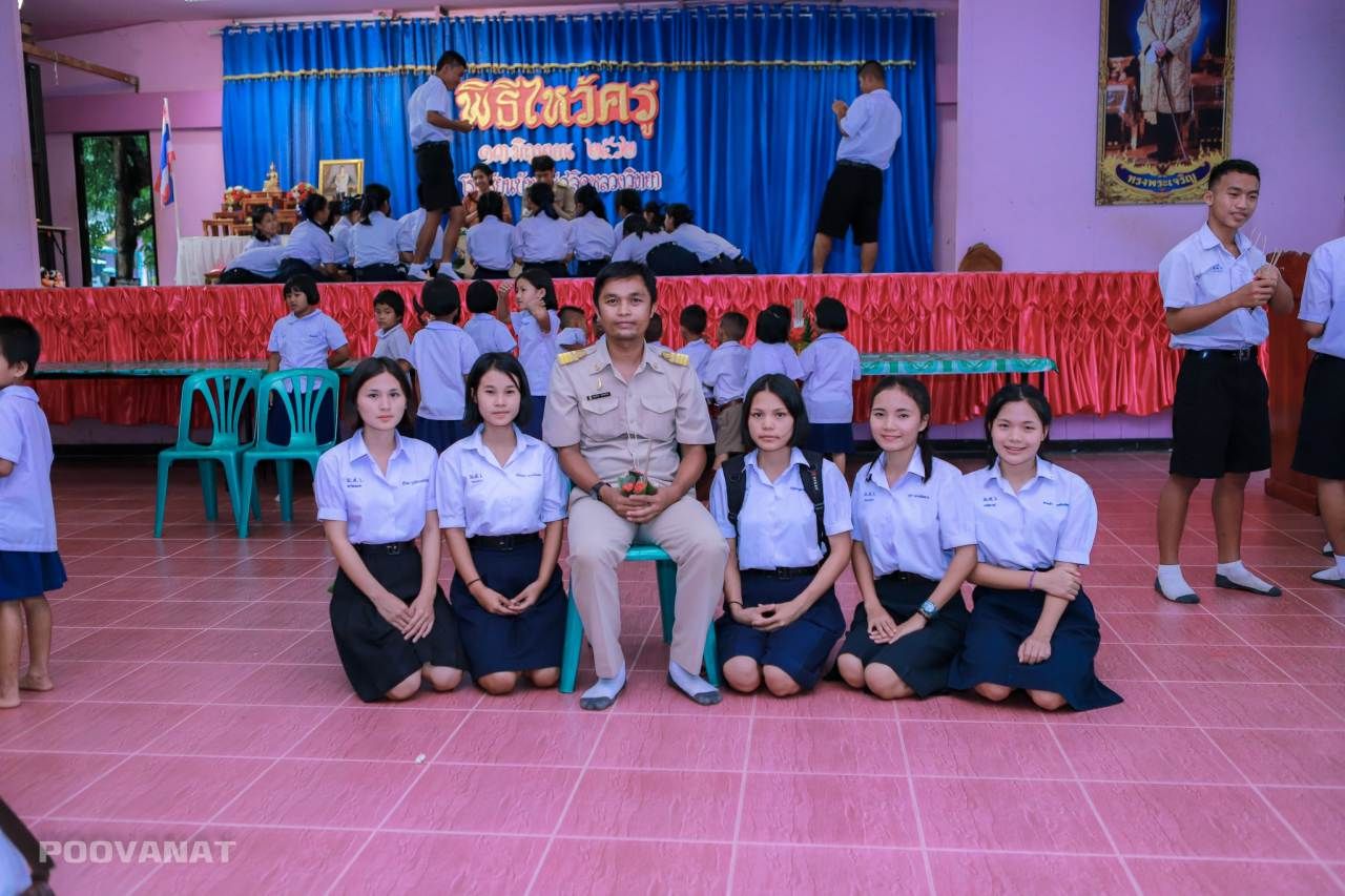 กล้องหนักไปนิด ภาพเลยเอียงๆ ค่ะ