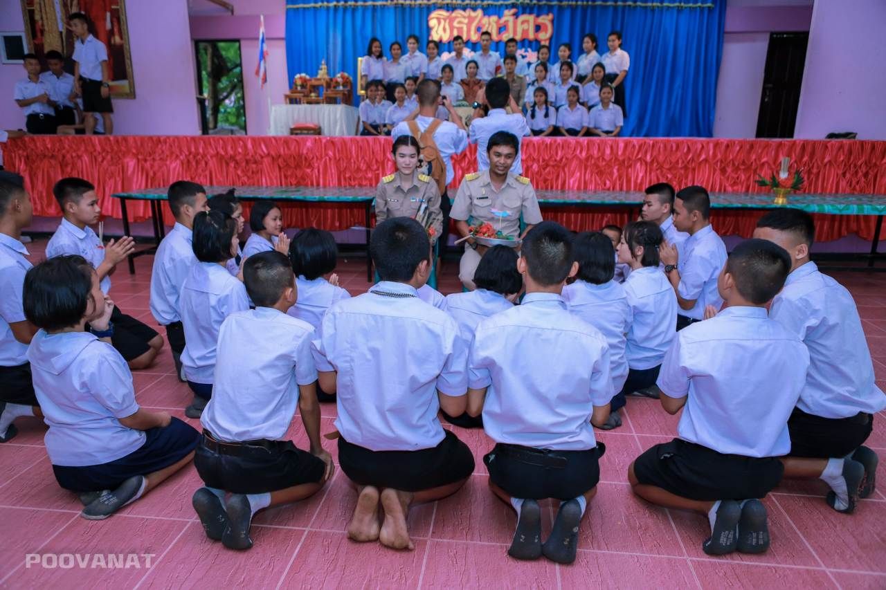 ภาพข้างหลังองค์ประกอบสวยกว่าค่ะ 