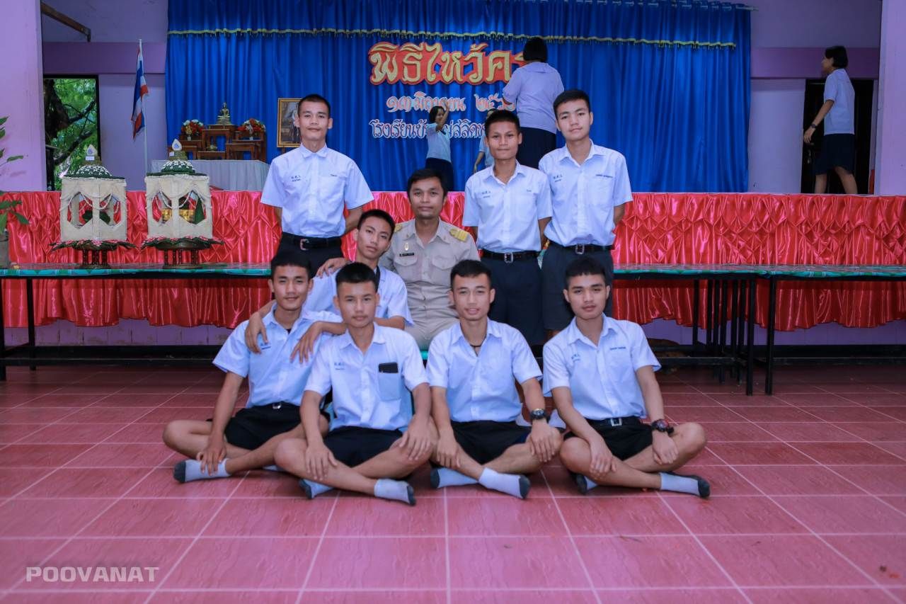 พอเอาคนหล่อๆ มาประชันกัน ยิ่งเบลอเข้าไปใหญ่ 