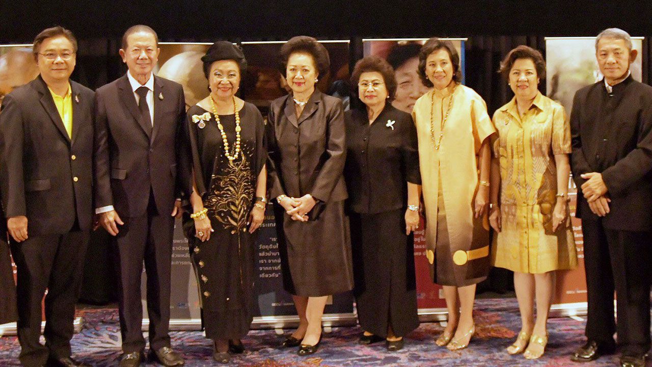 ชวนชม - ท่านผู้หญิงภรณี มหานนท์ เปิดตัวภาพยนตร์สารคดี “ตามรอยพระพุทธเจ้า 2 : ไตรปิฎก คำสอนมีชีวิต” โดยมี ลลิสา จงบารมี, ศิริลักษณ์ ไม้ไทย, ลักขณา นะวิโรจน์ และ สนั่น อังอุบลกุล มาร่วมงานด้วย ที่ Honda Ultimate Screen พารากอน ซีนีเพล็กซ์ วันก่อน.