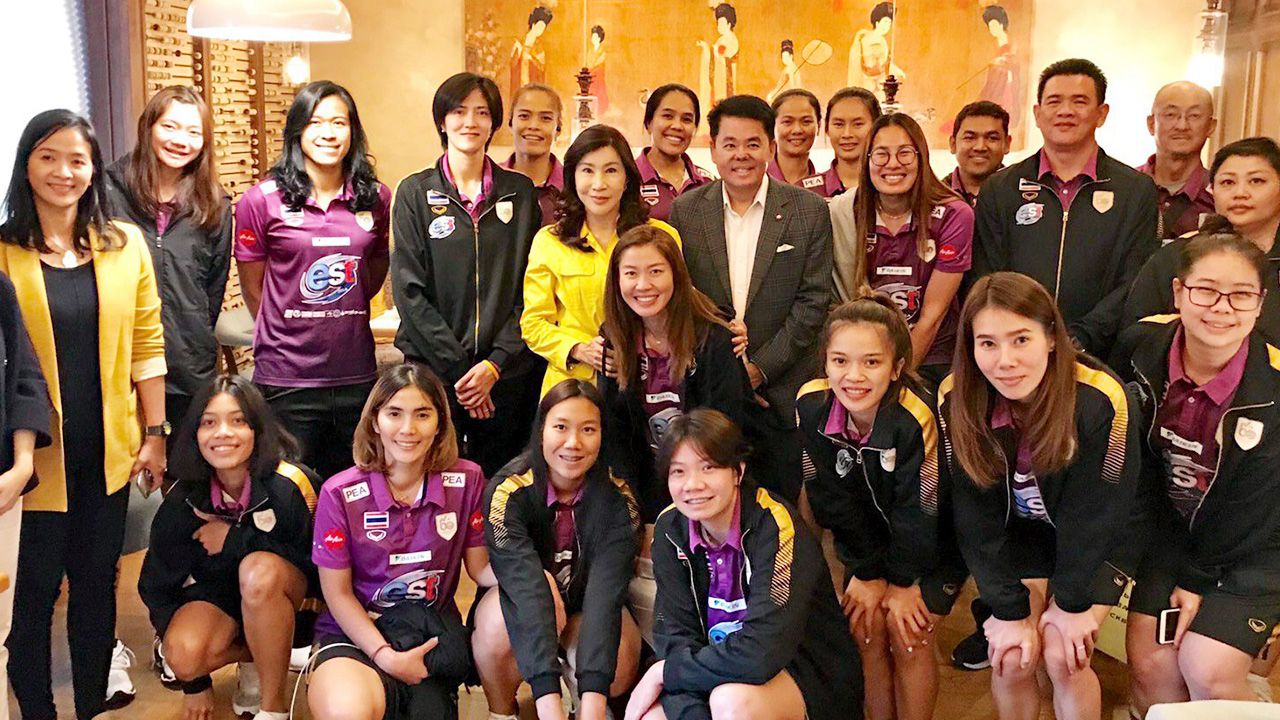 ให้กำลังใจ ธนาธิป อุปัติศฤงค์ ออท. ณ กรุงมอสโก รัสเซีย และ มนต์ทิพย์ ภริยา ให้การต้อนรับและนำทีมประเทศไทย ไปให้กำลังใจ นักกีฬาวอลเลย์บอลหญิงทีมชาติไทย ร่วมแข่งขัน ที่เมืองเยคาเตรินเบิร์ก รัสเซีย.