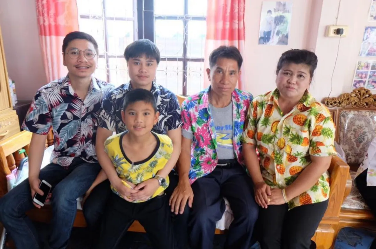 ลูกชายทั้ง 3 ของครอบครัว "ศรีสวัสดิ์" อันอบอุ่น หลังนายสมาน "เลิกการพนัน" 