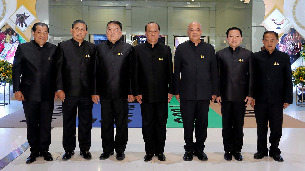 ต้องไป พล.อ.อนุพงษ์ เผ่าจินดา รมว.มหาดไทย เปิดงาน “OTOP MIDYEAR 2019 : OTOP SIGNATURE รักษาเอกลักษณ์ สร้างสรรค์นวัตกรรม” จัดถึง 23 มิ.ย. โดยมี ฉัตรชัย พรหมเลิศ, นิสิต จันทร์สมวงศ์ และ ฐาปน สิริวัฒนภักดี มาร่วมงานด้วย ที่ชาเลนเจอร์ เมืองทองธานี วันก่อน.