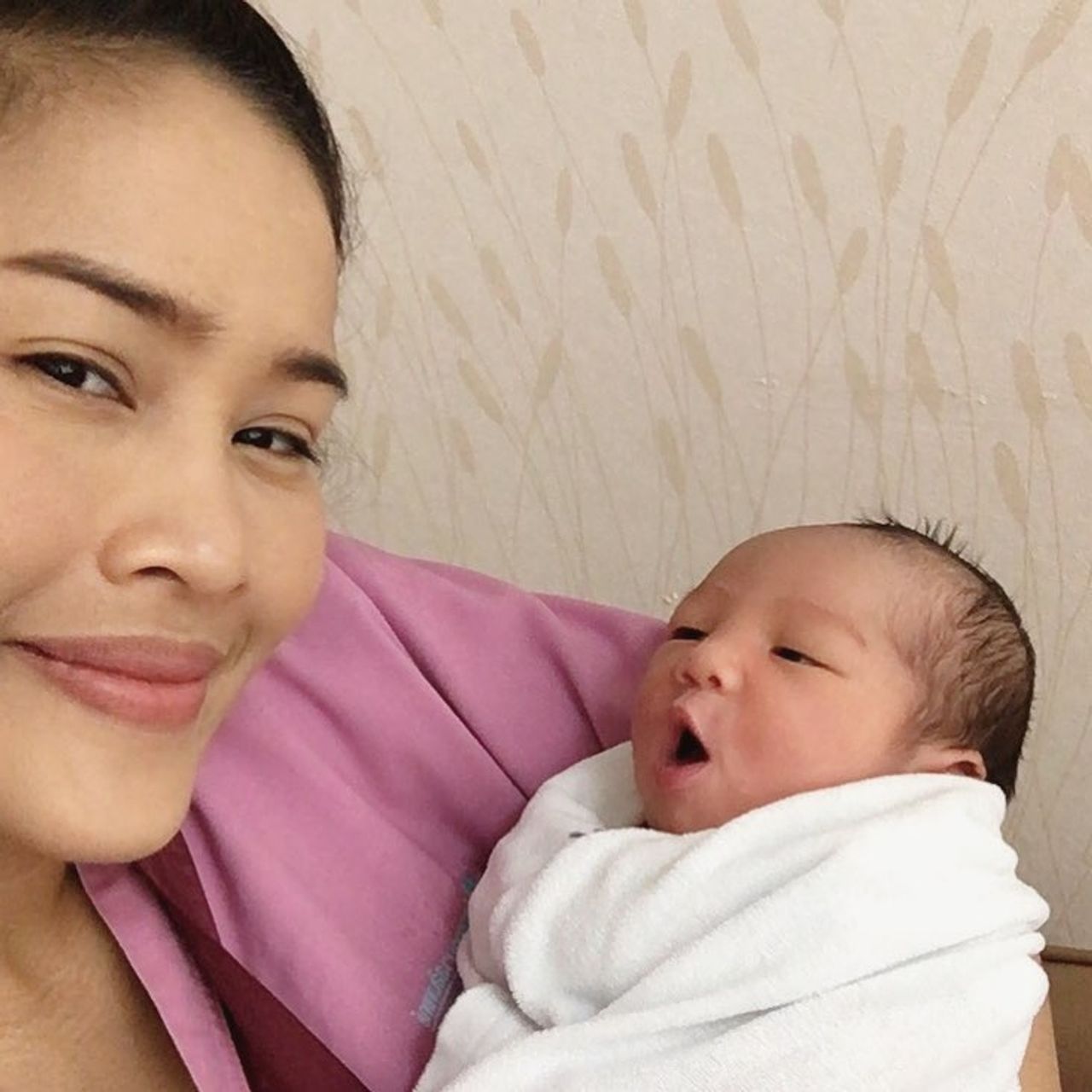 หนูเล็ก ก่อนบ่าย และน้องวิน ลูกชาย ขอบคุณภาพจากไอจี @nulek_gaga