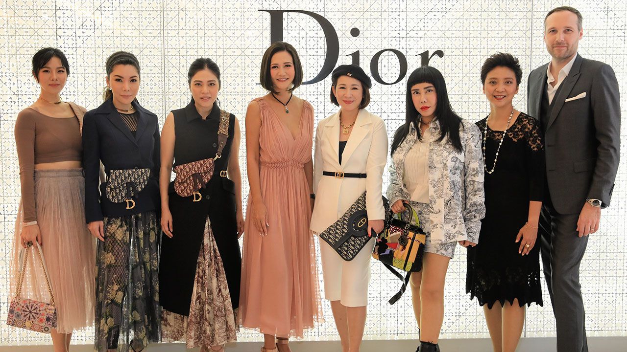 ใหม่ล่าสุด อรธิรา ภาคสุวรรณ และ เซบาสเตียน บาดัวร์ จัดงาน Dior International Women’s Day เปิดตัวคอลเลกชันใหม่สปริง-ซัมเมอร์ 2019 โดยมี จามรี เกษตระกูล, จุไรรัตน์ ภิรมย์ภักดี, วงศ์ชนก ชีวะศิริ และ พอฤทัย ณรงค์เดช มาร่วมงานด้วย ที่ดิออร์ บูติค ดิ เอ็มโพเรียม วันก่อน.