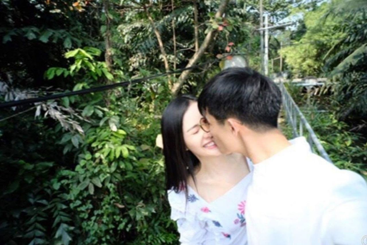 ภาพจากเพจใต้เตียงดารา 