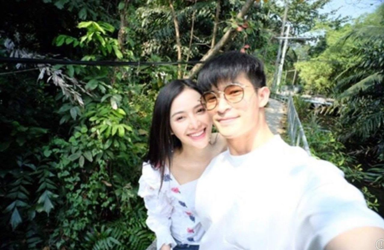 ภาพจากเพจใต้เตียงดารา 