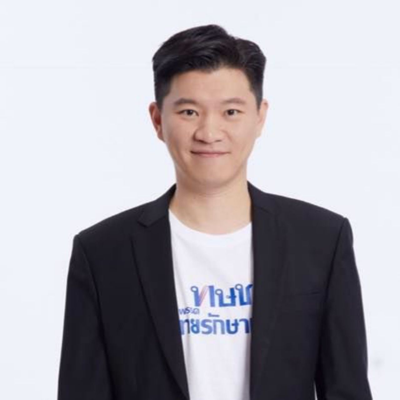 ฤภพ ชินวัตร