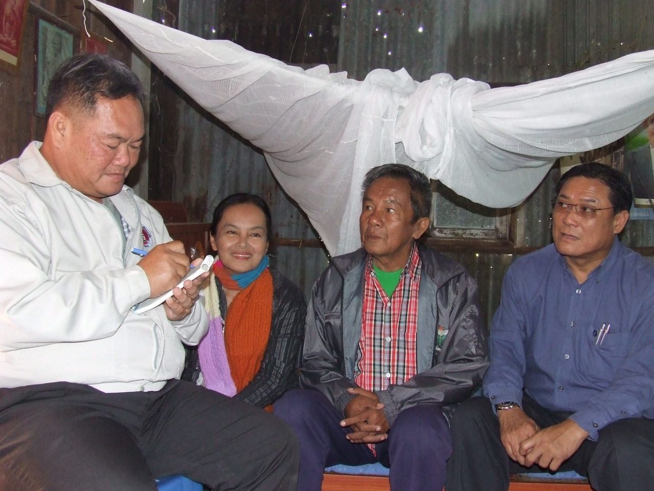 ผู้สื่อข่าวเดินทางไปเยี่ยม